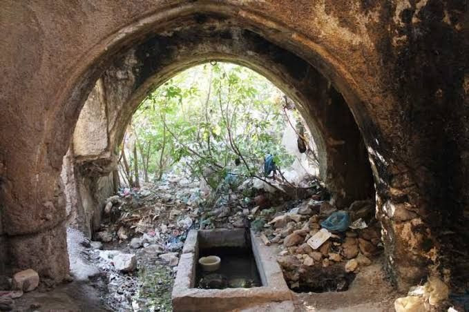 Mahalleli isyan etti Batman'da tarihi hamam çöplüğe dönüştü - Resim: 4