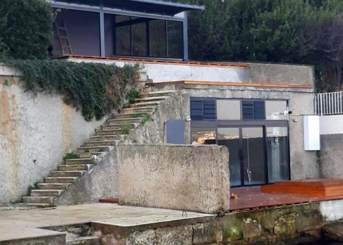 Sinan Çetin evde kal çağrılarını fırsat bildi! Büyükada'daki villasının yanına duvar ördü - Resim: 2