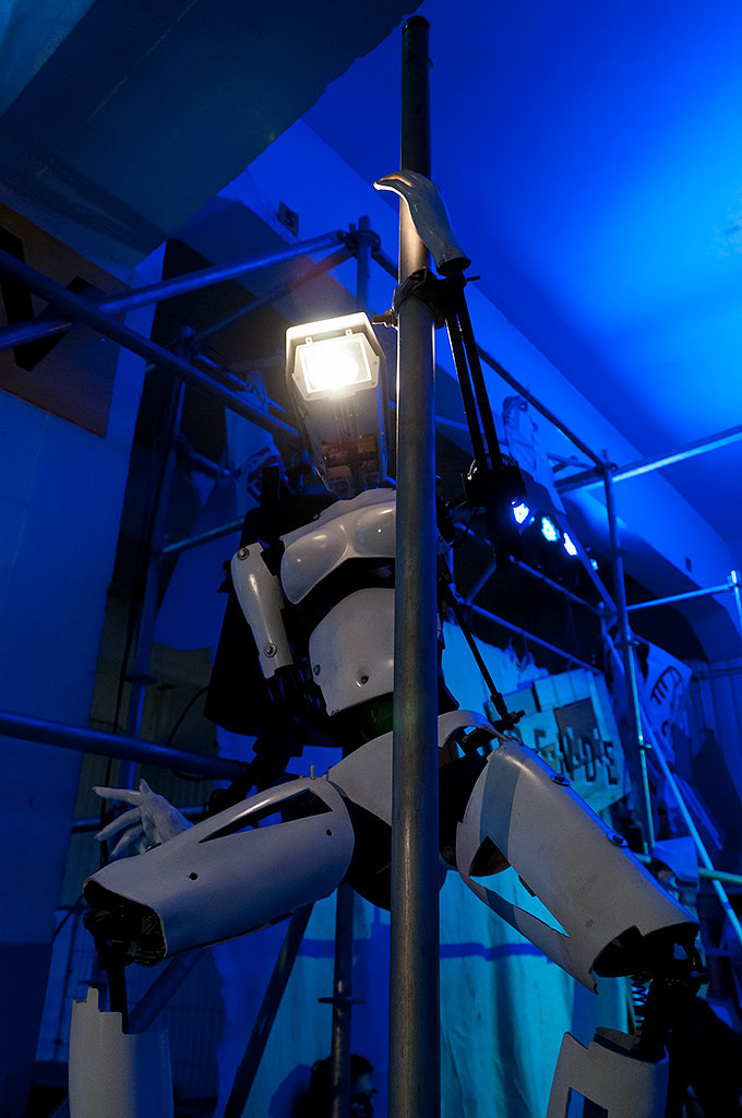 Elektronikleri Şovuna striptizci robot! - Resim: 2
