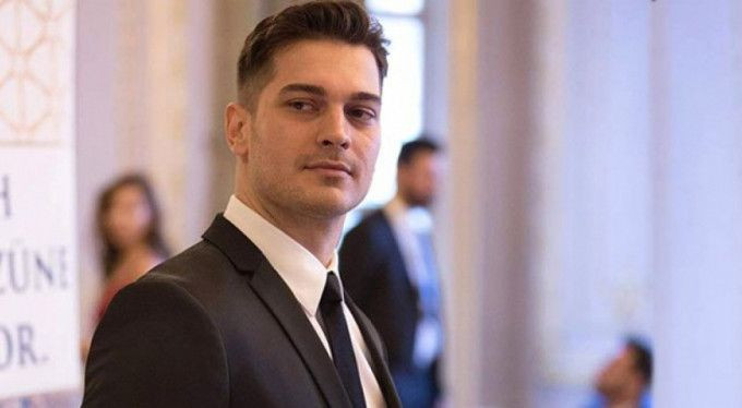 Kerem Bürsin ile ayrılmıştı! Serenay Sarıkaya Çağatay Ulusoy aşkı yeniden mi alevlendi - Resim: 2