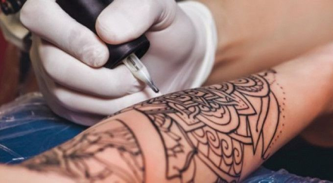 Dövme ve piercing yaptıranları büyük tehlike bekliyor! Bu hastalığa yakalanabilirsiniz - Resim: 2