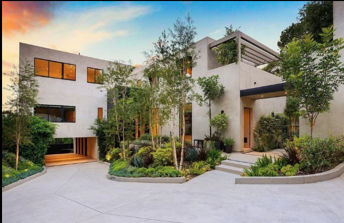 30 yaş altı en zengin ünlü kız, servet ödeyip malikane aldı! İşte Kylie Jenner'in saray yavrusu... - Resim: 4