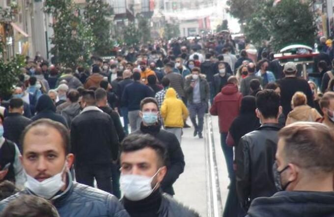 Taksim'de koronavirüs yasakları hiçe sayıldı - Resim: 2