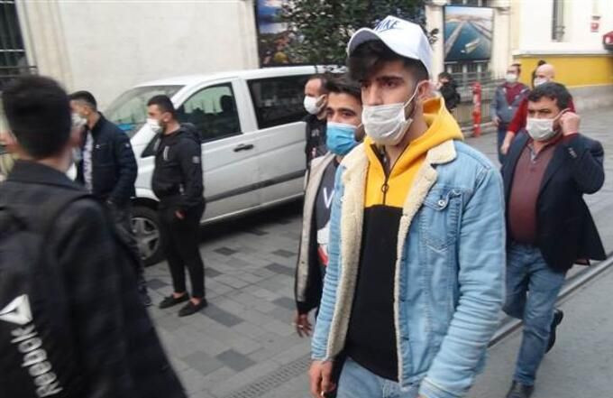 Taksim'de koronavirüs yasakları hiçe sayıldı - Resim: 4