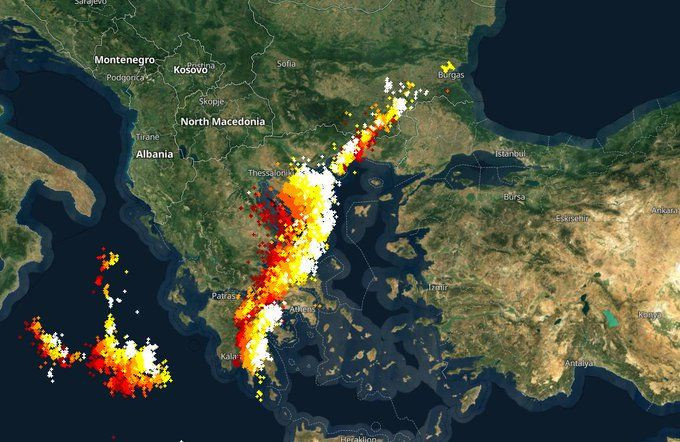 Efe yağmur hortum ve doluyla geldi! Meteoroloji uzmanı 20 bin şimşek çaktı diyor - Resim: 2