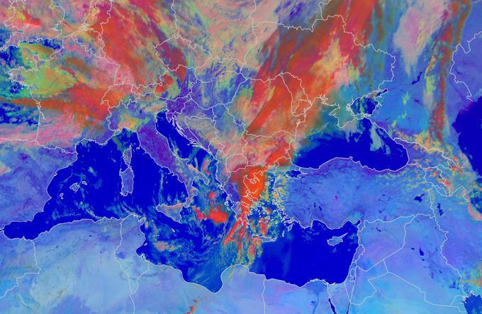 Efe yağmur hortum ve doluyla geldi! Meteoroloji uzmanı 20 bin şimşek çaktı diyor - Resim: 1