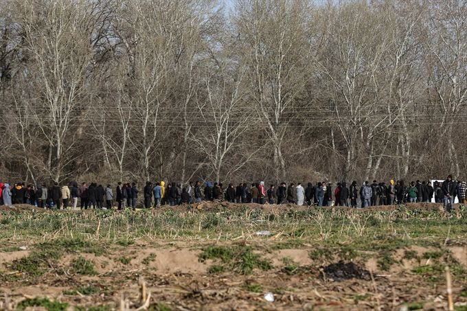 Yunanistan sığınmacılara öldürmek için ateş açıyor - Resim: 1