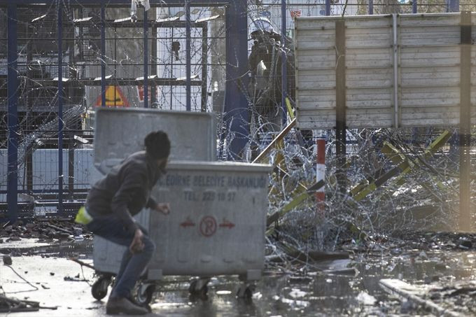 Yunanistan sığınmacılara öldürmek için ateş açıyor - Resim: 2