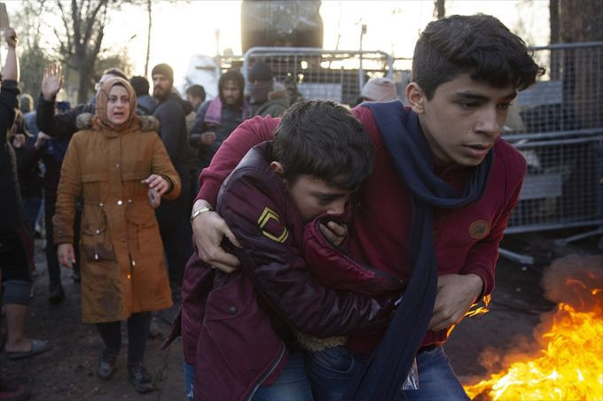 Yunanistan sığınmacılara öldürmek için ateş açıyor - Resim: 4