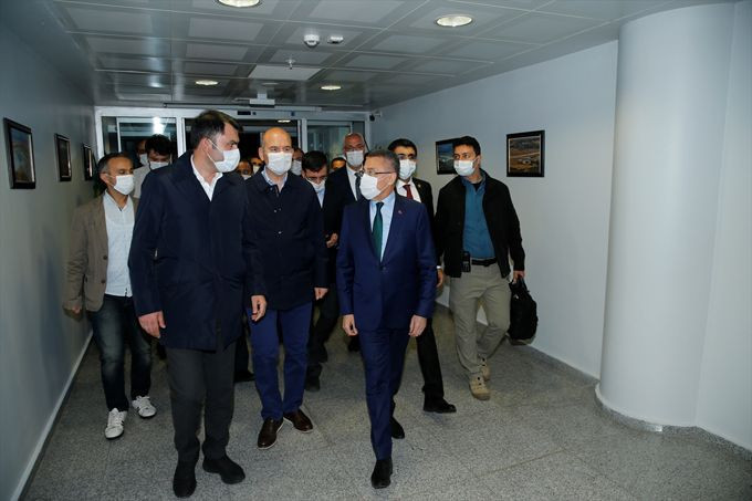 Devlet depremin vurduğu Bingöl Karlıova'ya çıkarma yaptı! Oktay'dan flaş açıklamalar - Resim: 1