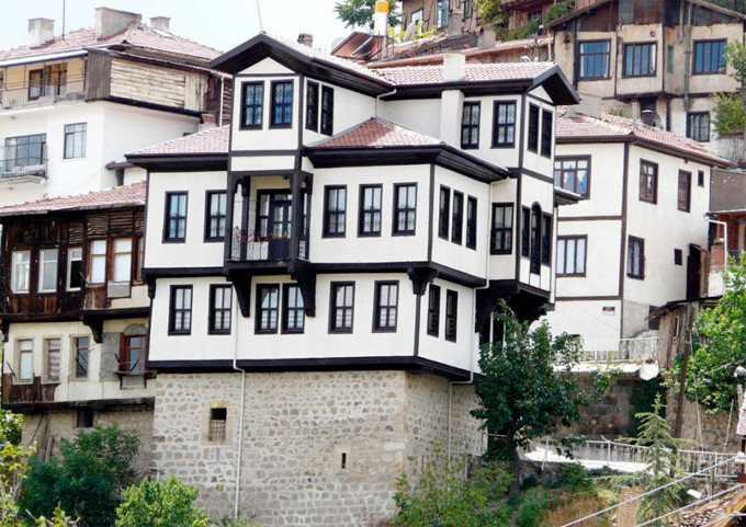 'Evimde namaz kılınır' diyor Mansur Yavaş kimdir eşi ve kızlarına bakın - Resim: 4