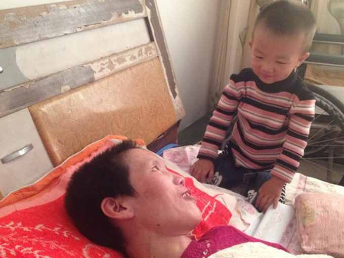 Annesini kuş gibi besledi - Resim: 1