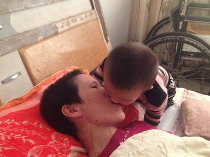 Annesini kuş gibi besledi - Resim: 4