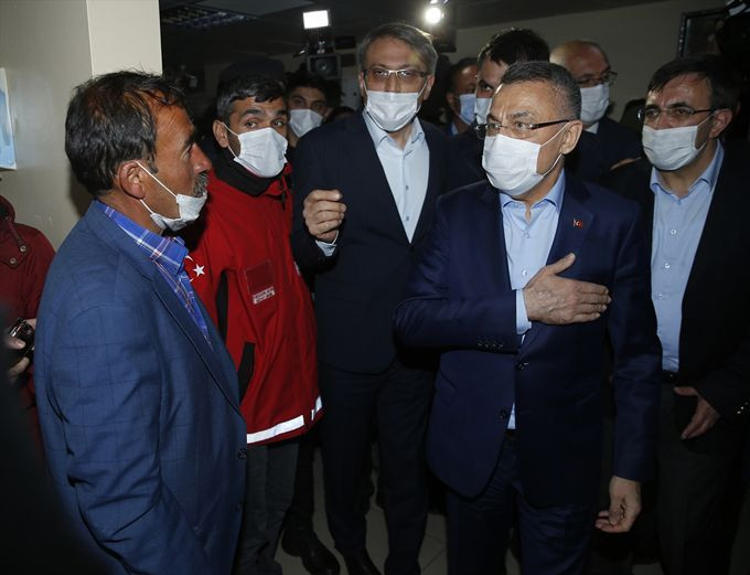 Devlet depremin vurduğu Bingöl Karlıova'ya çıkarma yaptı! Oktay'dan flaş açıklamalar - Resim: 4