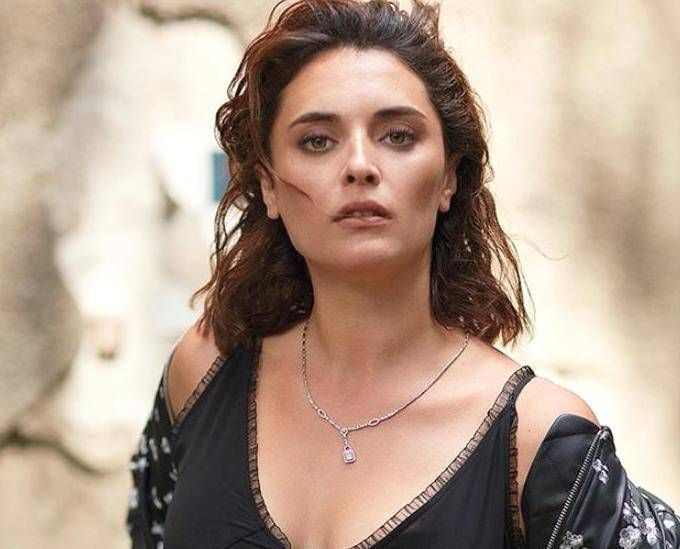 Sevgilisiyle ilgili yorum Aslı Gürbüz'ü çıldırttı! "Mahallenin koca karısı!" - Resim: 1