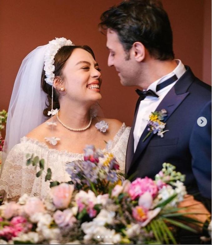 Çiçeği burnunda evli Demet Evgar'ın bebeği göründü hamile göbeğini tutan Gülcan Arslan paylaştı - Resim: 1