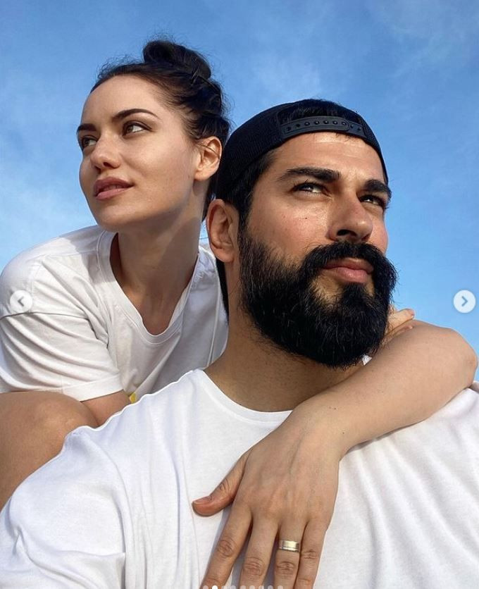 Burak Özçivit Fahriye Evcen'in kolunu ısırdı doğum günü pozları Instagram'da caps oldu! - Resim: 3