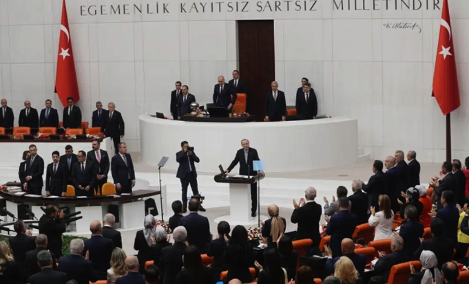 AK Parti'ye geçenlerle Meclis'te durum değişti! Partilerin vekil sayılarına bakın - Resim: 4