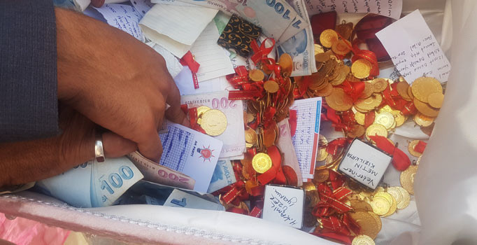 Düğünde taktığı çeyrek altını icrayla geri aldı! Meğer herkes alabilirmiş - Resim: 4