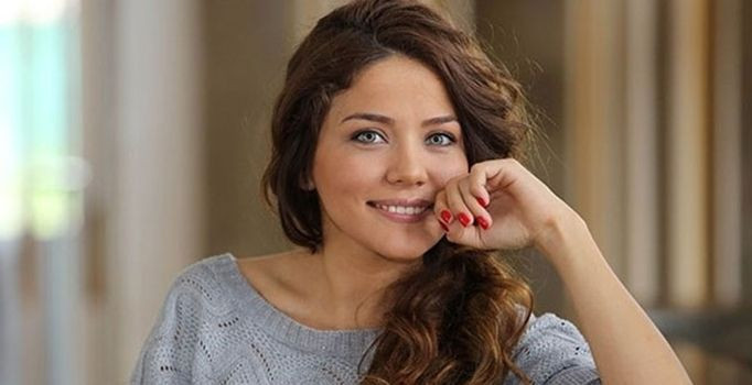 Üvey Baba'nın Lamia'sı Burçin Abdullah son haliyle şaşırttı! - Resim: 2