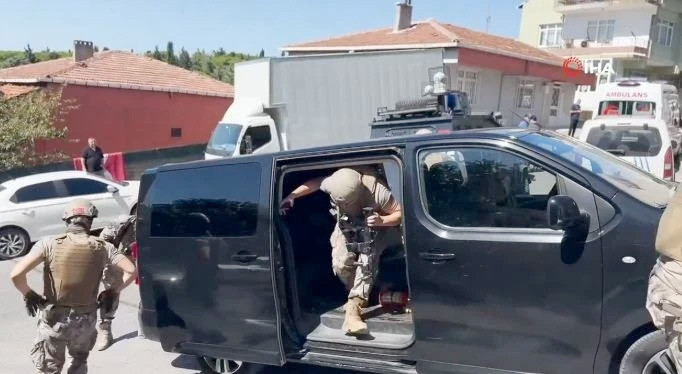 Maltepe'de kiracı ev sahibi karı kocayı &ouml;ld&uuml;rd&uuml; avukatı vurdu &ouml;zel harekat &ccedil;ağrıldı - Resim: 1