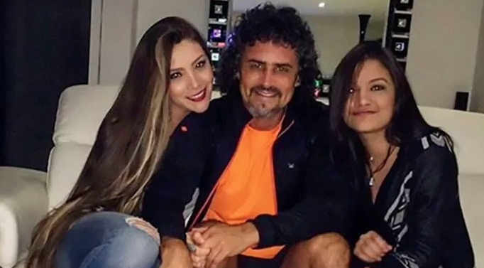 Futbolcusunun eşiyle birlikte oldu takımdan kovuldu - Resim: 4