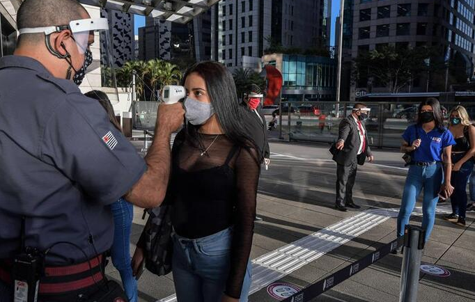 Koronavirüs elinde can veren ülke! Brezilya'da plajları mezarlığa çeviriyorlar - Resim: 1