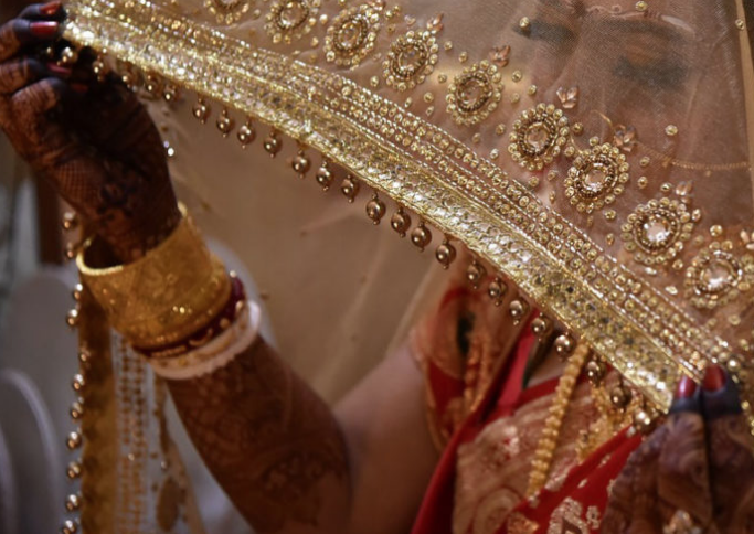 Evlendi bir hafta sonra karısı sakal bıraktı sesi gürleşti sonra da... - Resim: 1