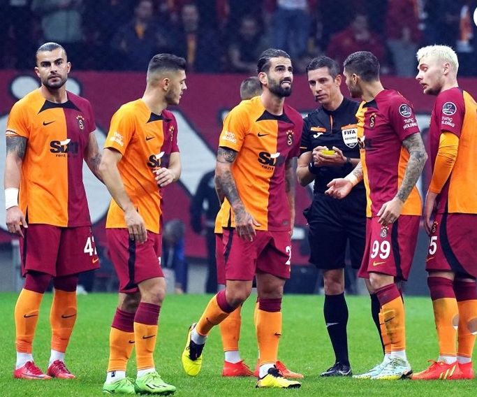 Taraftarı çıldırtan pozisyon Ali Palabıyık'ın VAR'la konuşması ortaya çıktı! 'Hocam istersen..." - Resim: 3