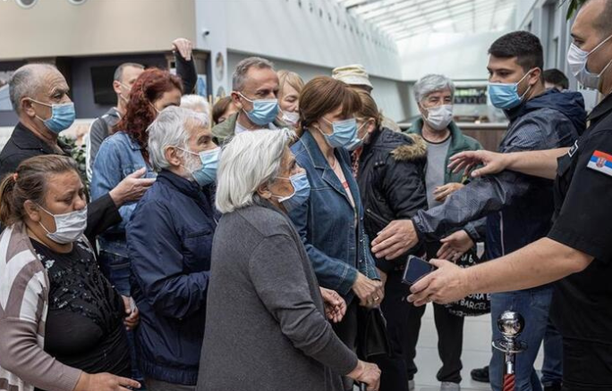 'Aşı olana 250 TL' kampanyasını duyan Sırplar izdiham çıkardı! - Resim: 4