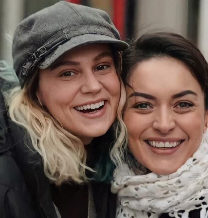 Masumlar Apartmanı'nın Safiye'si Ezgi Mola'nın 7 yıllık aşkı bakın kim çıktı... - Resim: 2