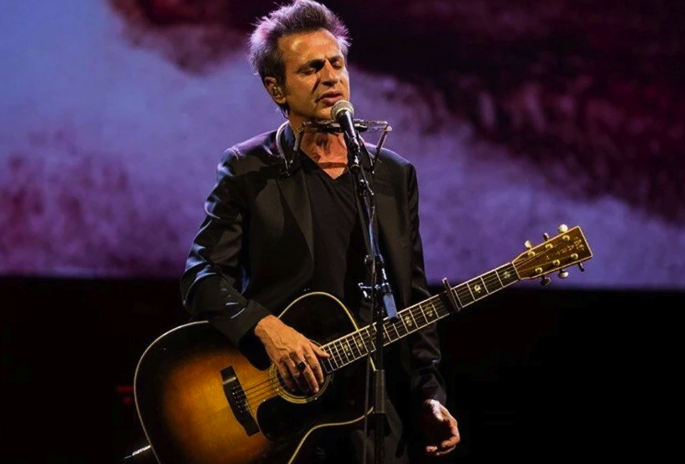 Teoman konserde herkesi şoka soktu! Bir anda kadın vokalin çıplak bacağına... - Resim: 1