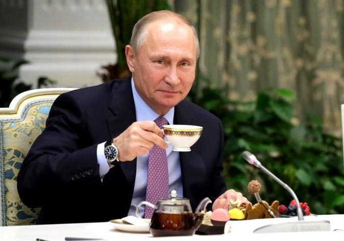 Putin'i ölüm korkusu sardı! Her yemekten önce bakın ne yaptırıyor: Montunun fiyatını duyan inanamadı - Resim: 4