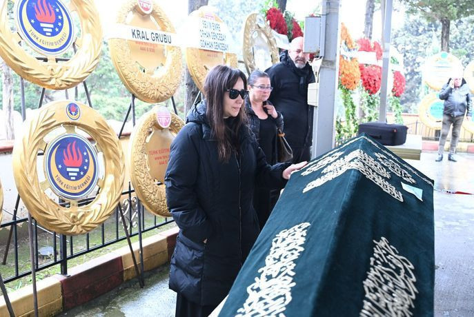 Erol Köse’nin cenazesinde bir avuç ünlü vardı! Kızı Dijan Nazlan herşeyi devralmış - Resim: 3