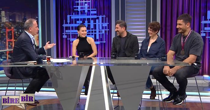 '9 ay boyunca dua ettim' deyip Şevval Sam ilk kez itiraf etti! Yasak Elma yıldızı gençlik sırrını verdi - Resim: 1