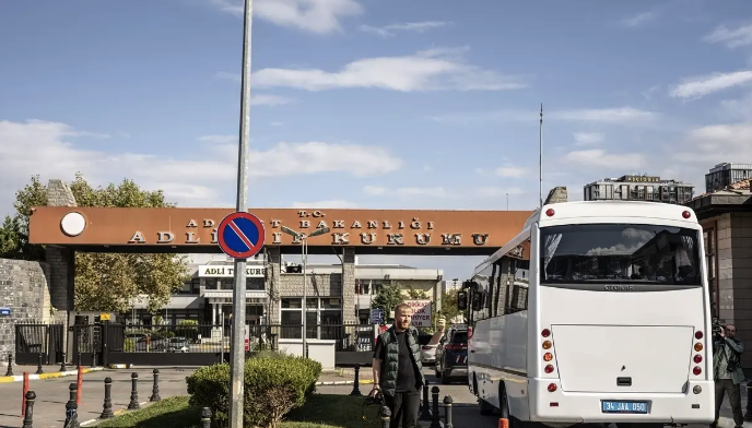 Uyuşturucu operasyonuyla evlerinden alınmışlardı! 7 ünlü isim hakkında karar verildi - Resim: 2