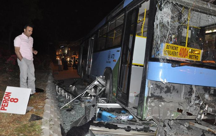 TIR E-5 Karayolu'nda dehşet saçtı - Resim: 2