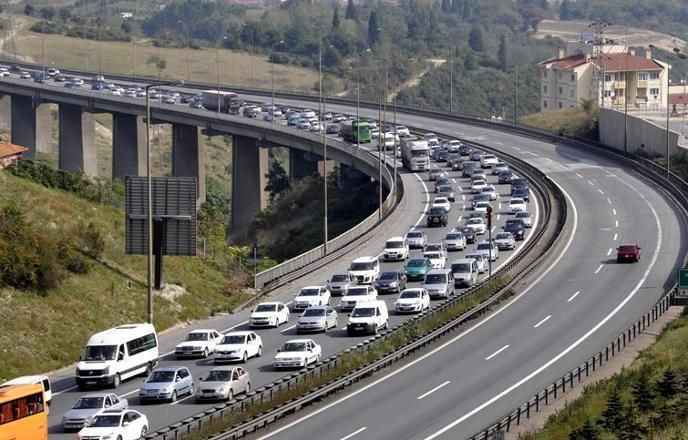 Tatil dönüşüne hazırlanan sürücülere 'sabah erken yola çıkmayın' uyarısı - Resim: 2