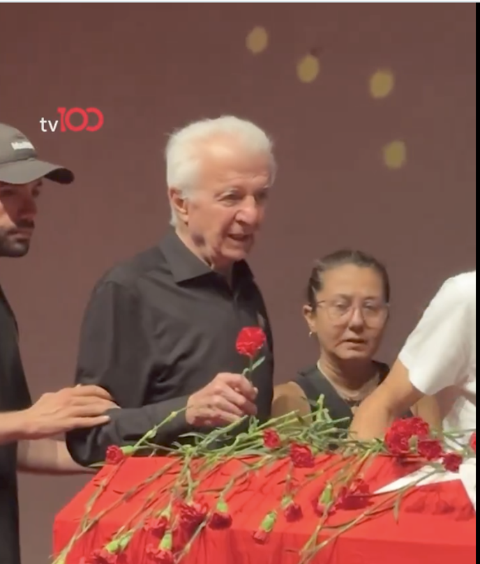 Ünlü oyuncu Serhat Kılıç'a veda! Babasının vedası herkesi ağlattı, kız arkadaşı ayakta duramadı - Resim: 2