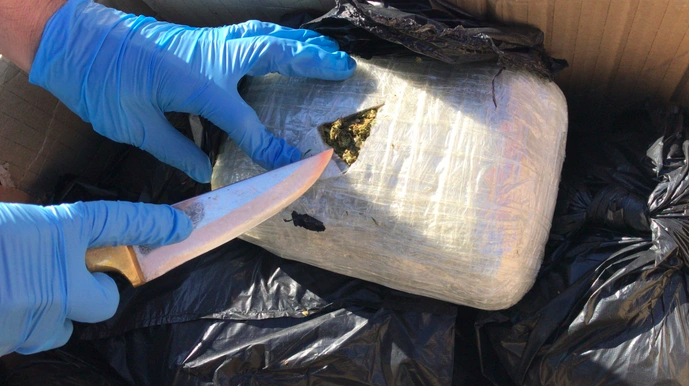 Bunu da gördük! Deprem bölgesine götürülen kolilerden çıktı gören şok oldu - Resim: 3