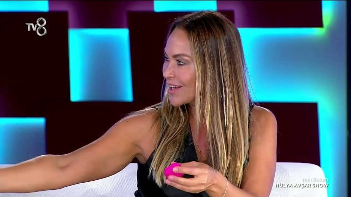 Hülya Avşar hayatının filmini erteledi - Resim: 3