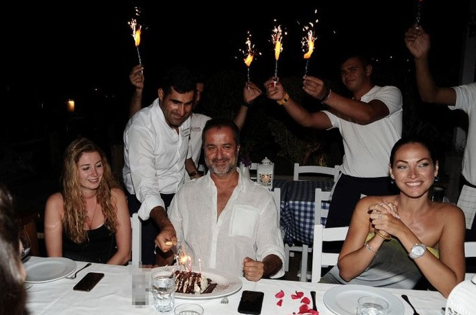 Serdar Bilgili Aslı Mavitan'la aşk yaşıyor! Bakın kimin kızı çıktı - Resim: 2