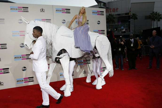Amerikan Müzik Ödülleri'nde dikkat çekme yarışı - Resim: 4