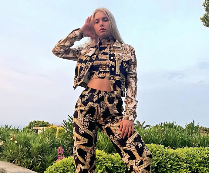 Bikinili pozları sosyal medyayı sallayan Aleyna Tilki Türkiye'den ayrılıyor - Resim: 4