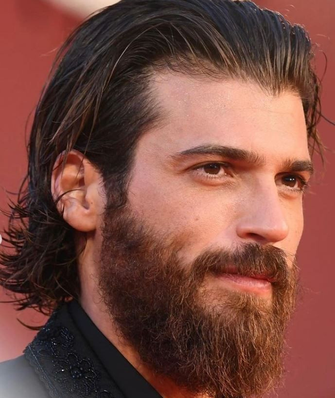 Can Yaman İtalya'da fırtına gibi esti ama kısa paçaları alay konusu oldu! - Resim: 4