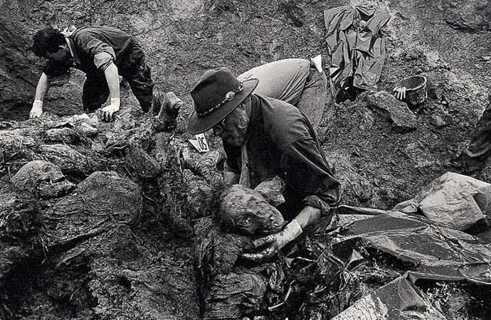 Srebrenitsa'da Müslüman katliamı...  - Resim: 2