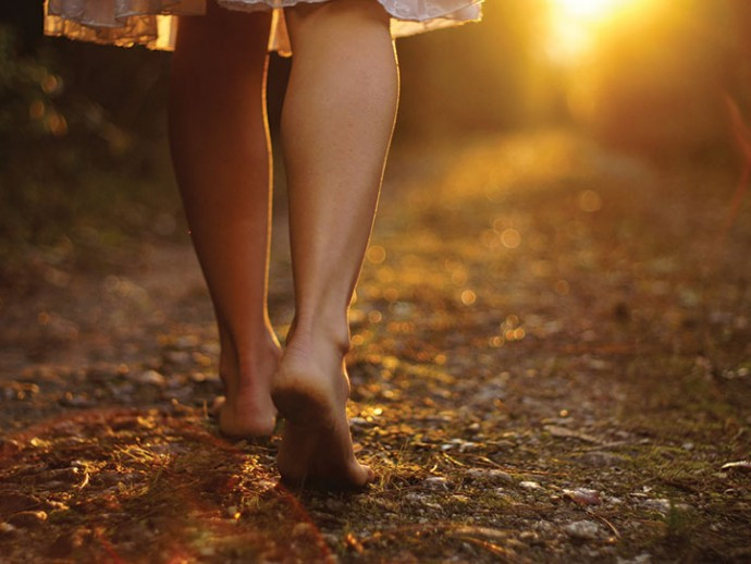 Çıplak ayakla toprağa  basmanın faydaları neler? - Resim: 2
