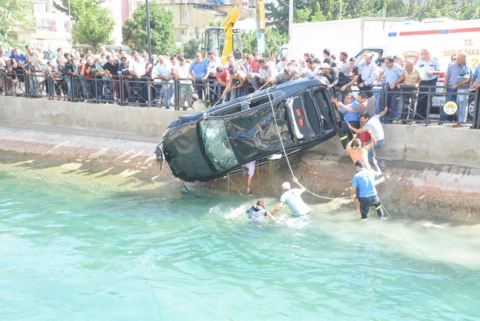 Müdür ve makam aracı kanala uçtu - Resim: 3