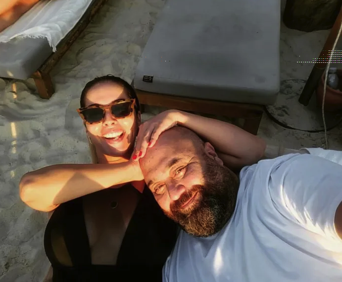 Somer Sivrioğlu, kendinden 25 yaş küçük sevgilisiyle ayrıldı mı? Ayak pozu bombaydı... - Resim: 1