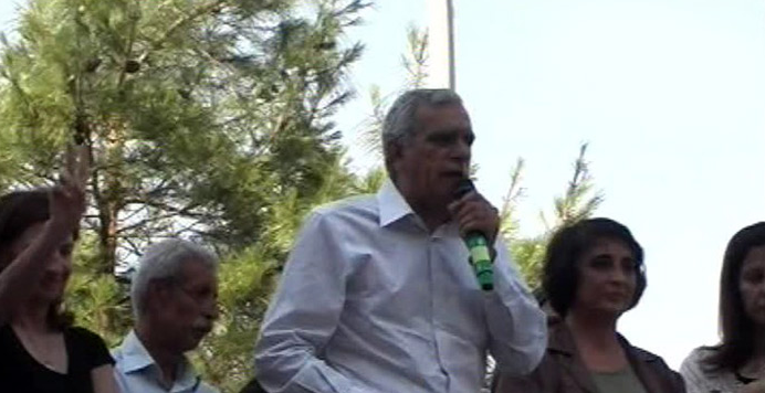 Nuray Mert'ten zafer işareti - Resim: 2